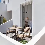 Nautilus Serifos Aparthotel 4*