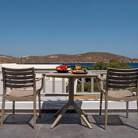 Nautilus Serifos 公寓式酒店 *